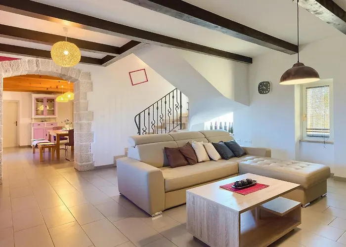 Jona Tatil Evi Poreč