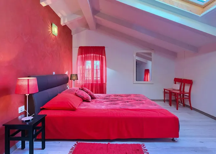 Jona Tatil Evi Poreč